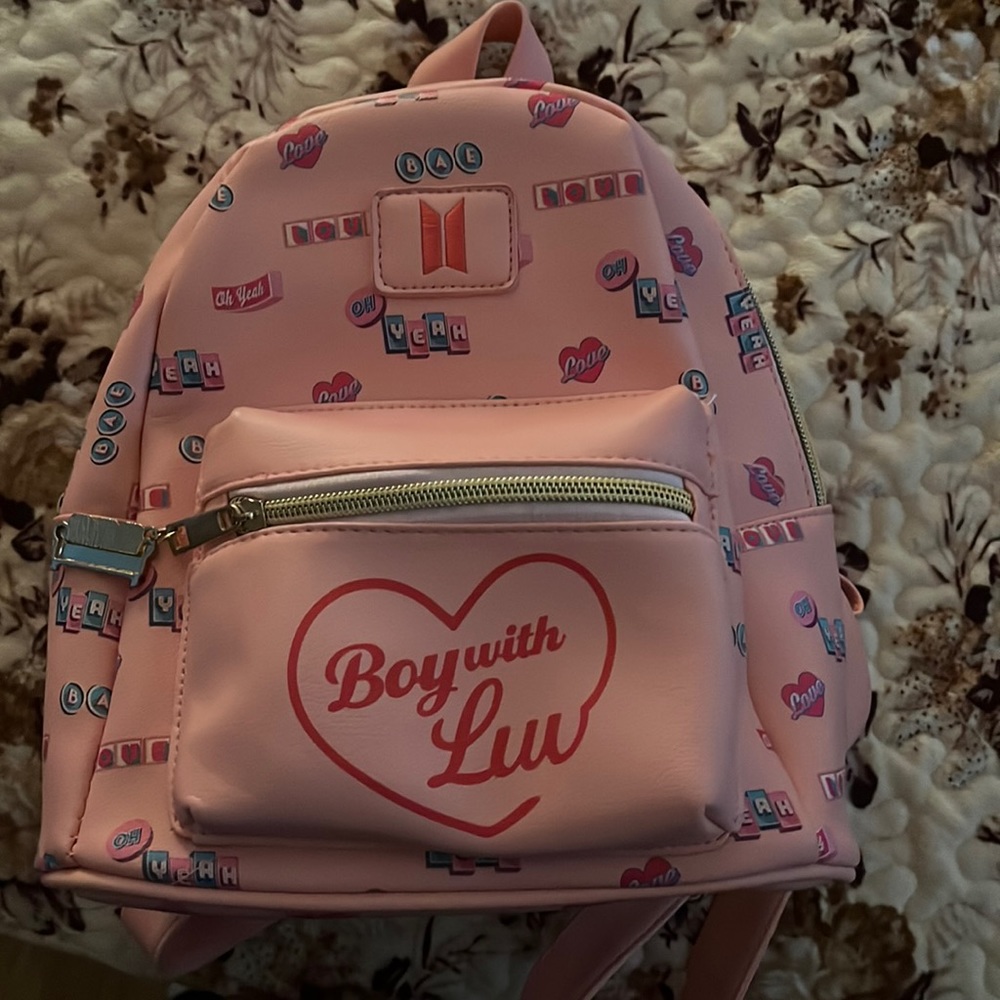 BTS boy with luv backpack NEW